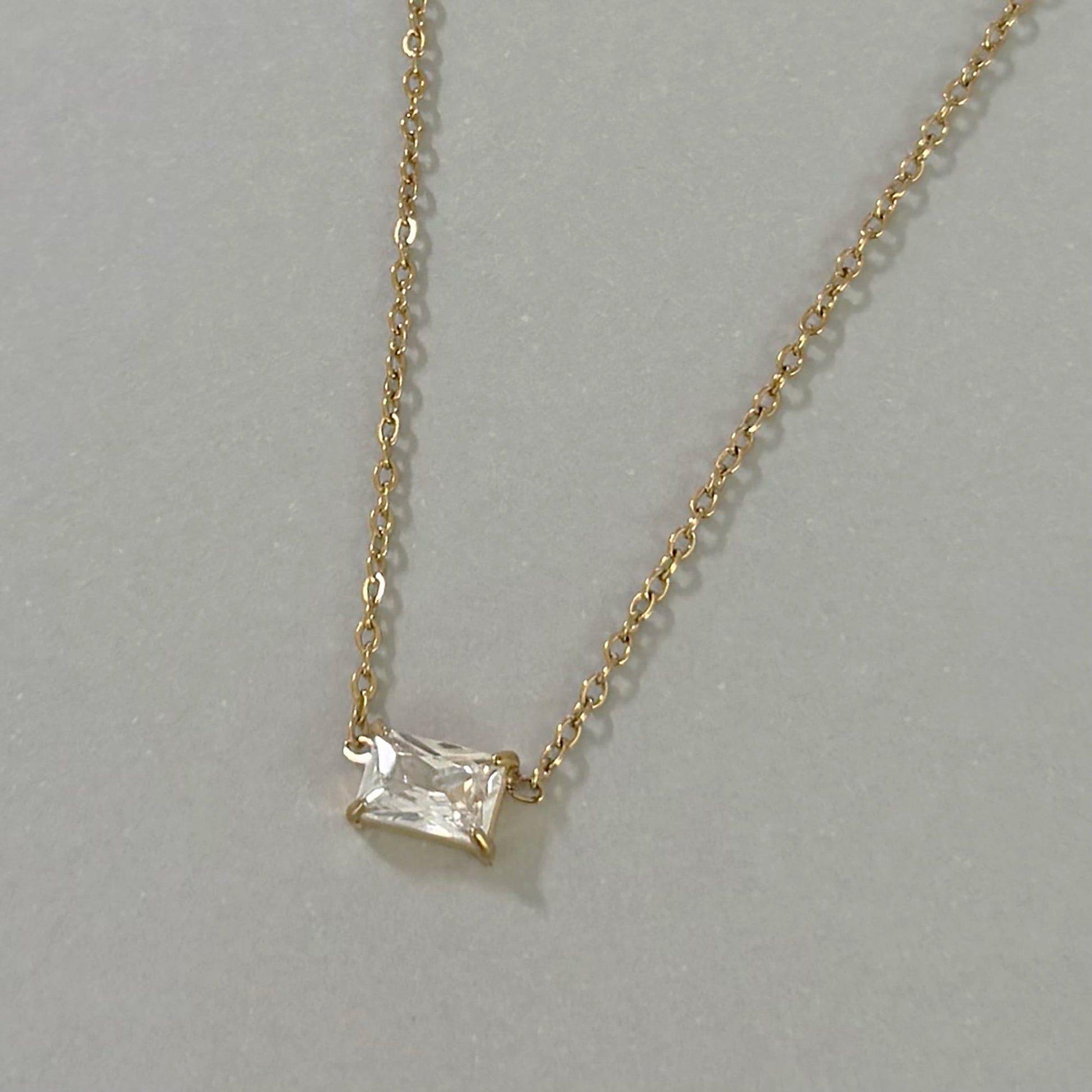 PEYTON GOLD DAINTY EMERALD CZ DIAMOND PENDANT NECKLACE